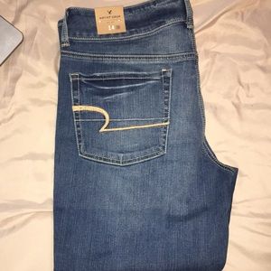 NWT American Eagle artist crop jeans!